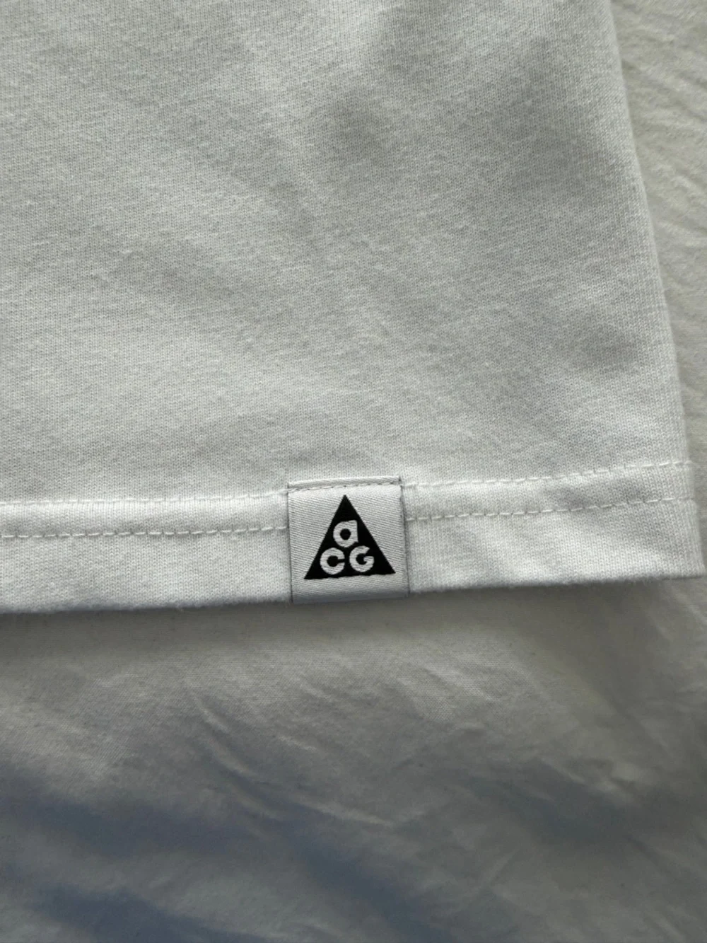 Nike ACG White Short-Sleeve Tee with Black Graphics - Picture 3 of 8